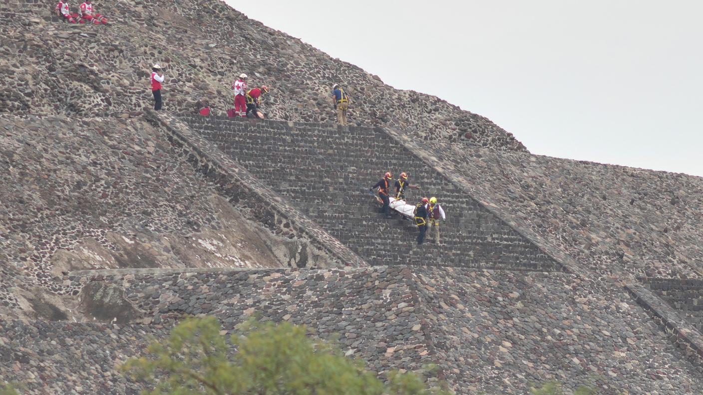 L'episodio ha causato tredici feriti e la morte di una turista canadese, mentre l'aggressore si è tolto la vita sul posto dopo aver sparato ai visitatori