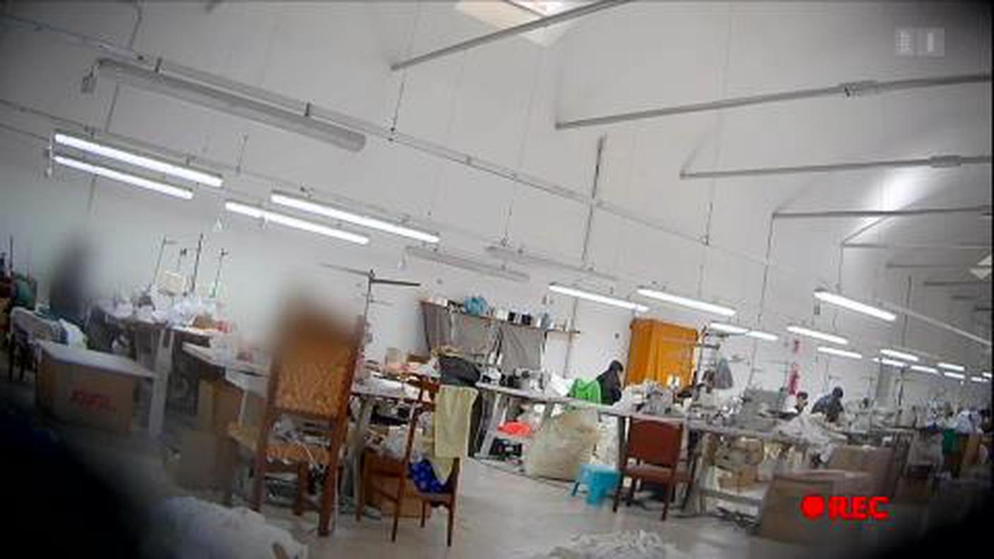 Dentro una delle fabbriche del tessile di Prato