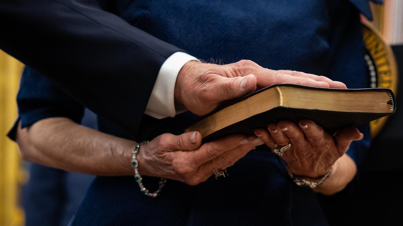 Per l'esperto quella di Trump è una  "teologia delle calamite sul frigo"