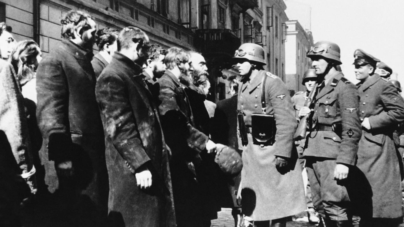 Ufficiali nazisti nel ghetto di Varsavia nel 1943