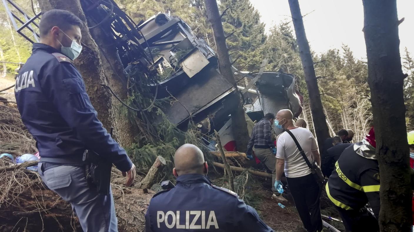 Agenti di polizia sul luogo della tragedia