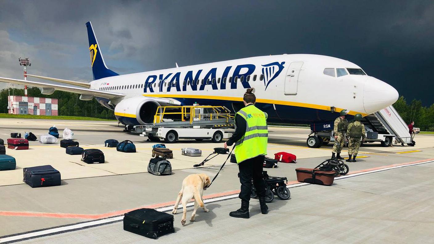 L'aereo di linea dirottato dalla Bielorussia per arrestare l'oppositore Roman Protasevich 