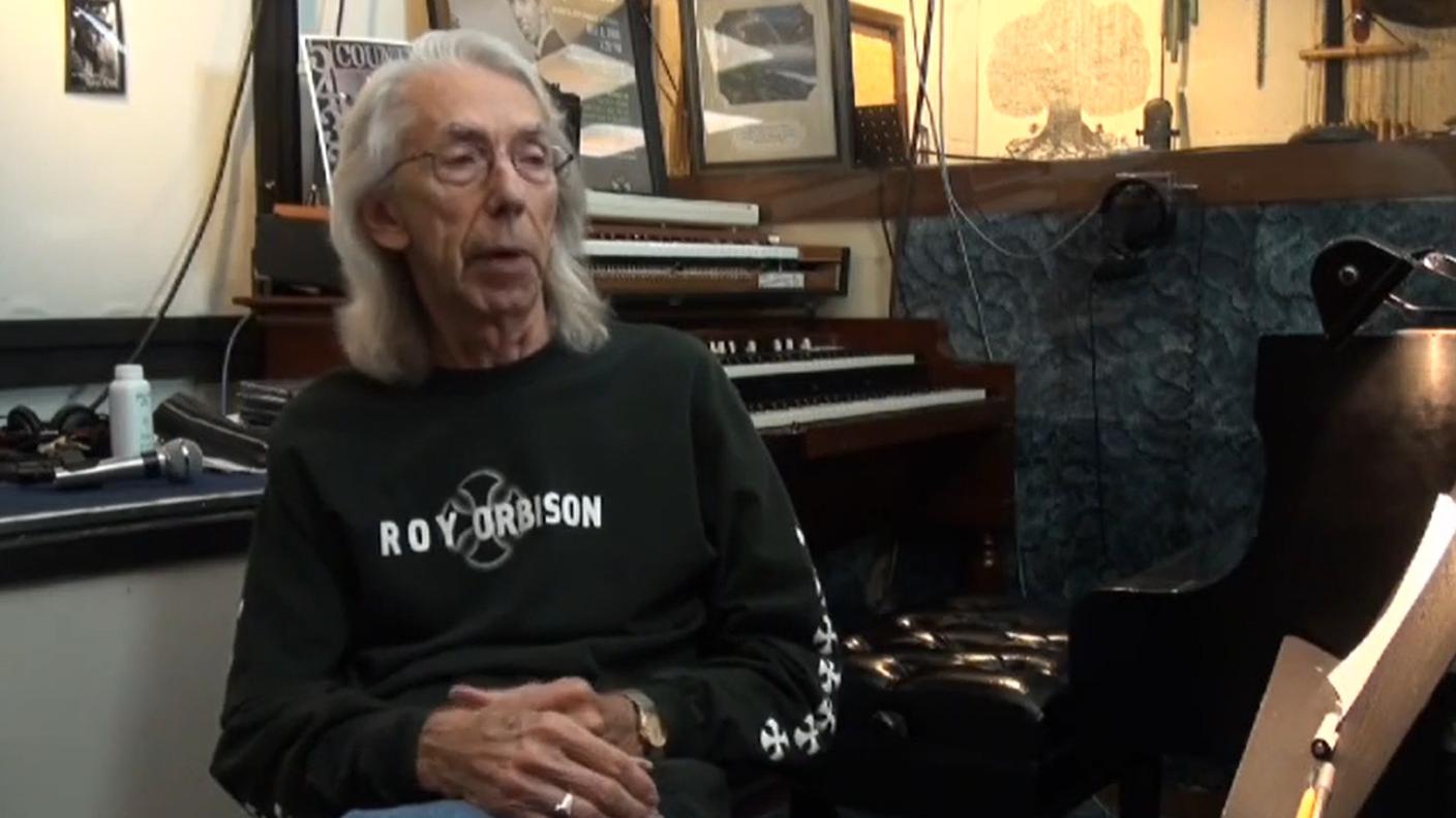 Wayne Moss, leggendario chitarrista e pioniere della musica country, durante un'intervista