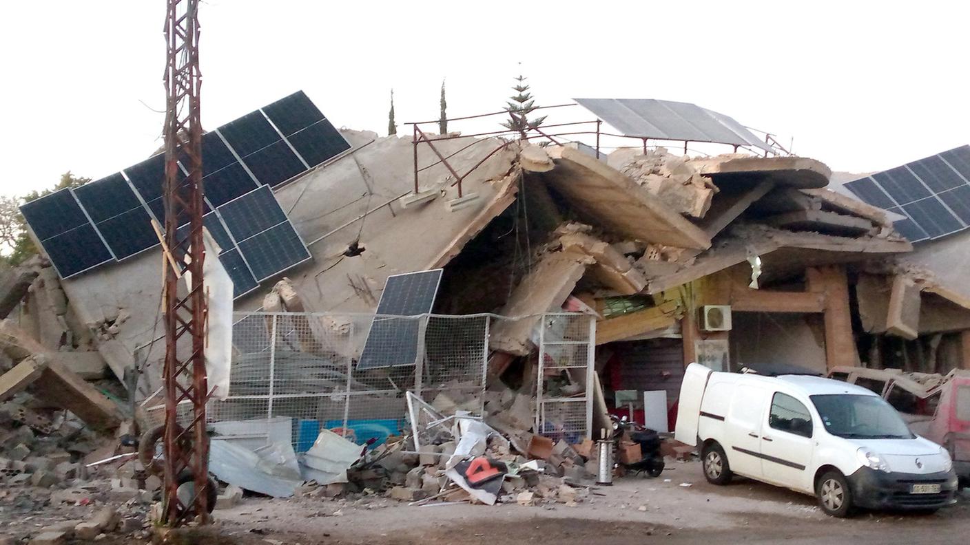 La distruzione di uno stabile nel sud del Libano