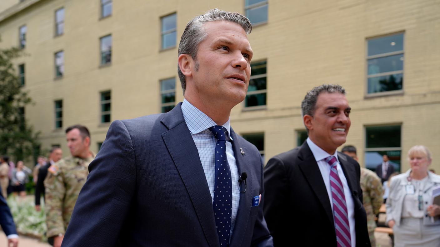 Pete Hegseth (a sinistra) ed Emil Michael
