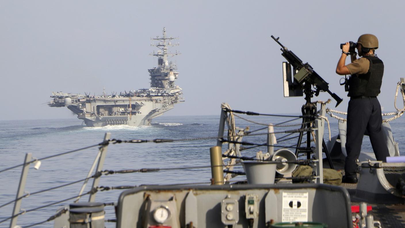 La Marina americana fungerà da scorta armata ai mercantili che devono attraversare lo Stretto di Hormuz