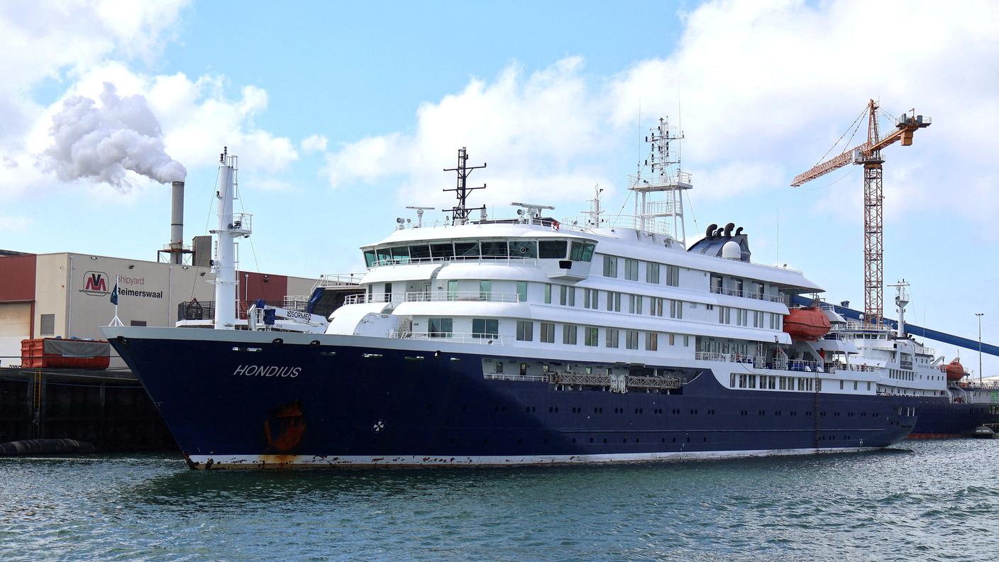 La piccola nave da crociera colpita dall'infezione