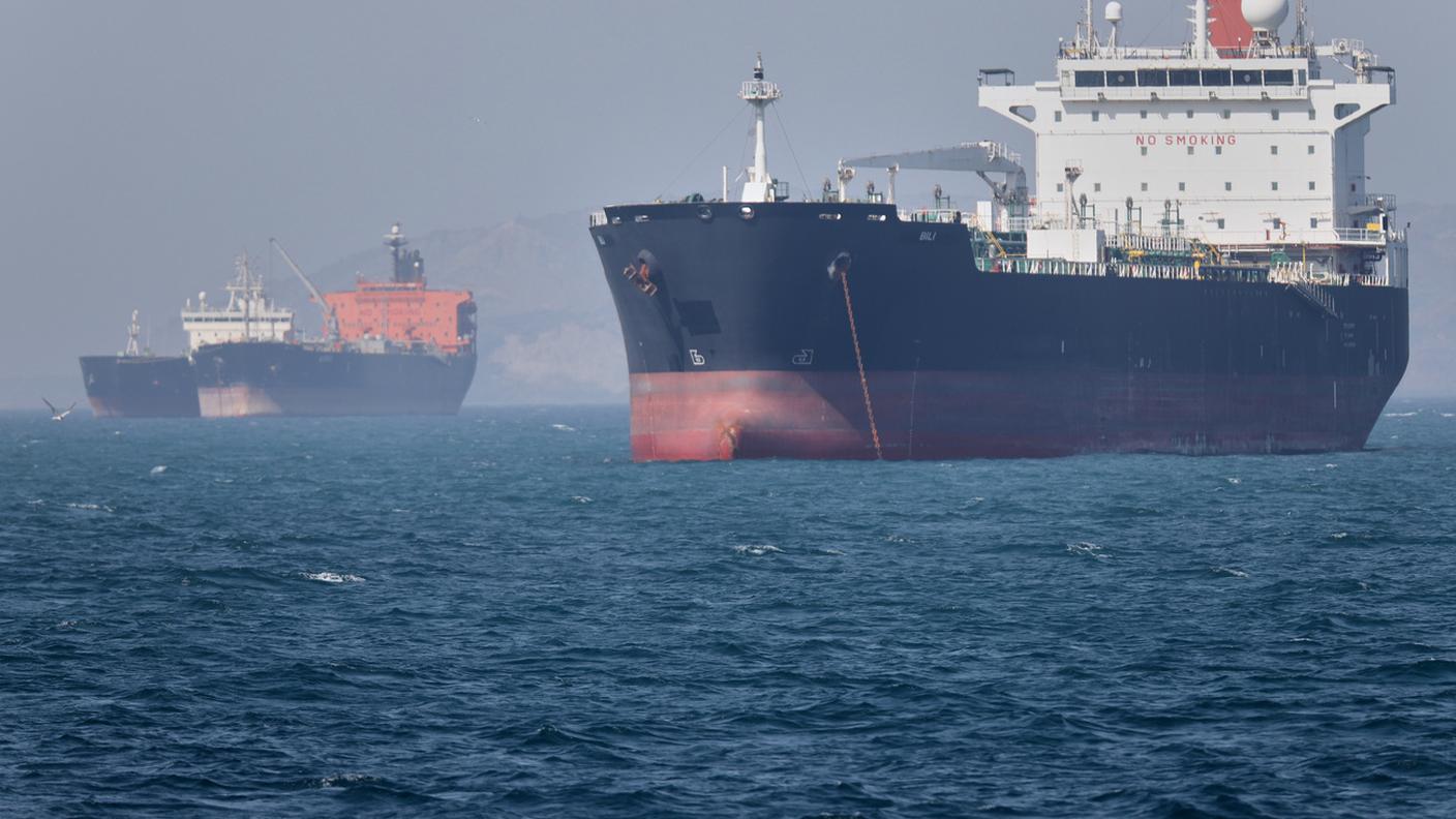 Petroliere ancorate al largo dello Stretto di Hormuz, vicino a Bandar Abbas
