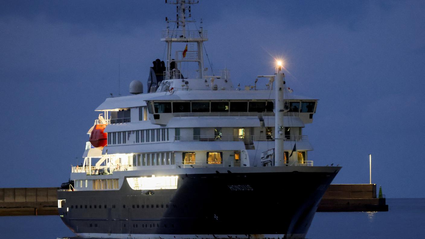 La nave Hondius è arrivata a Tenerife