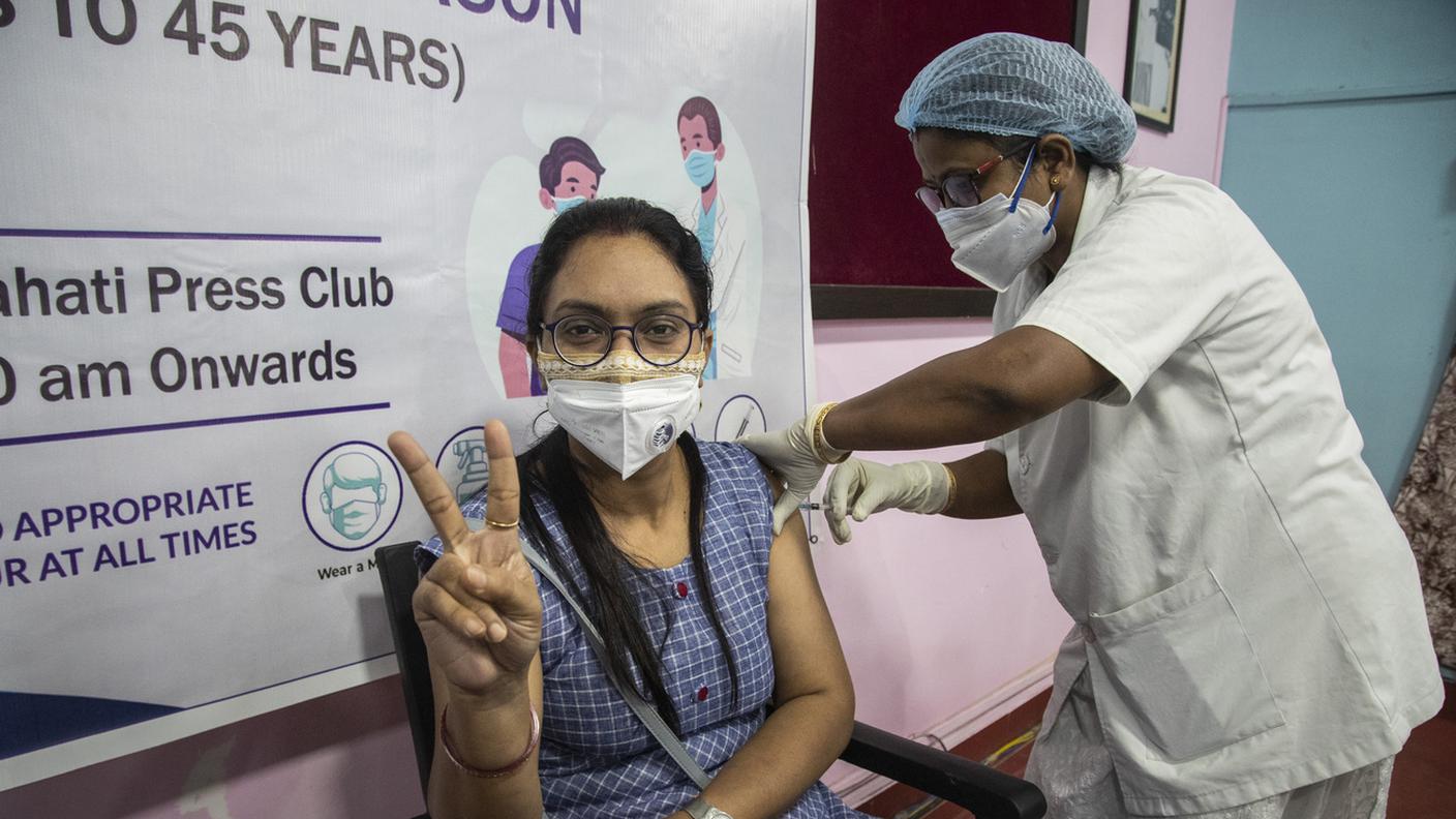Il virus fa ancora paura in India e Brasile