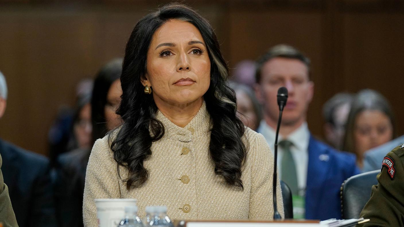Tulsi Gabbard durante una recente audizione davanti a una commissione del Senato