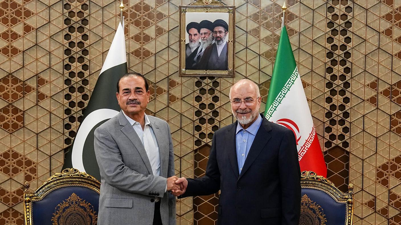 Il capo dell'esercito pachistano Munir e il negoziatore iraniano Ghalibaf