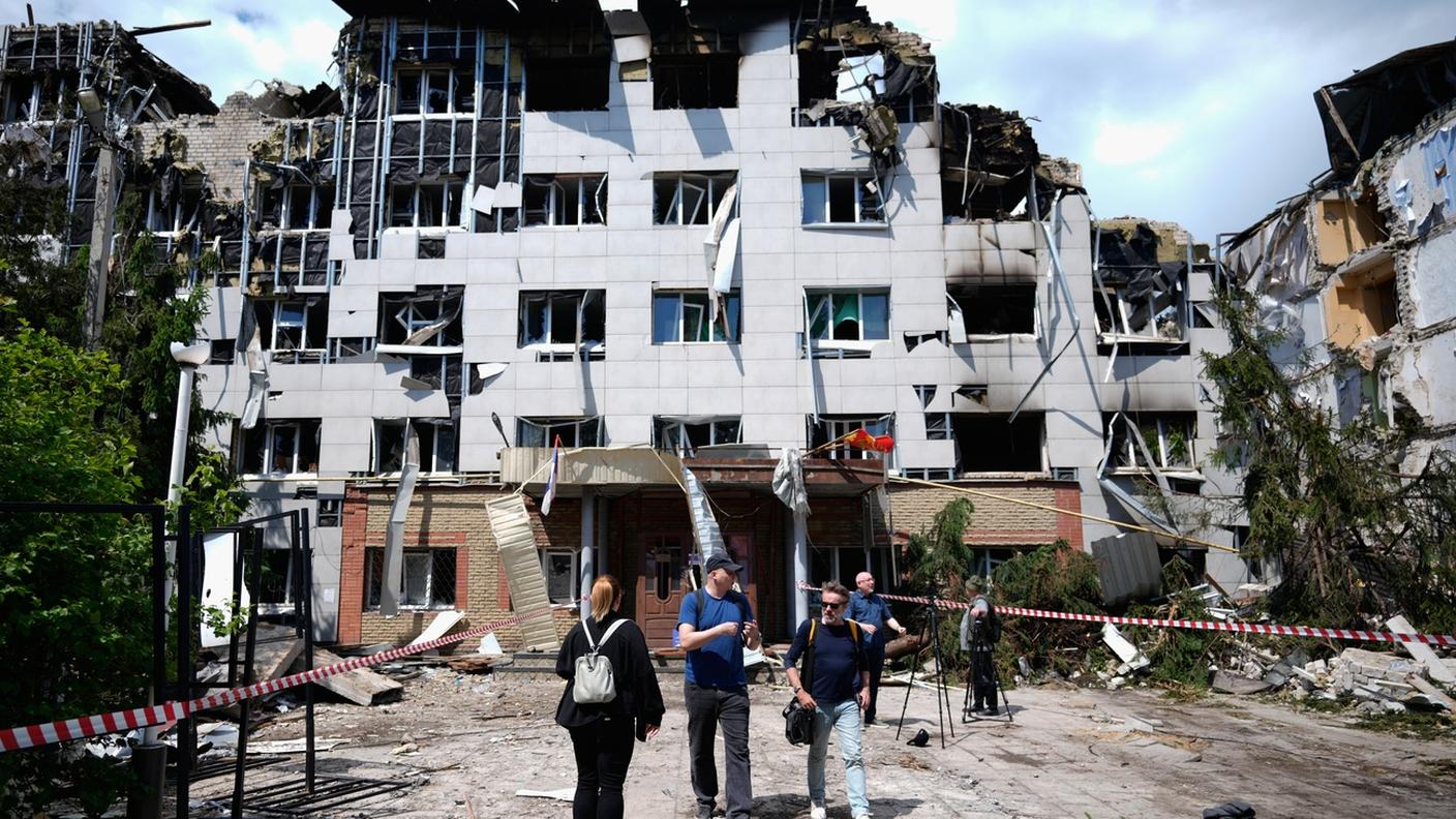Il dormitorio distrutto a Starobilsk, dove sono morte 21 persone, in maggioranza giovani donne