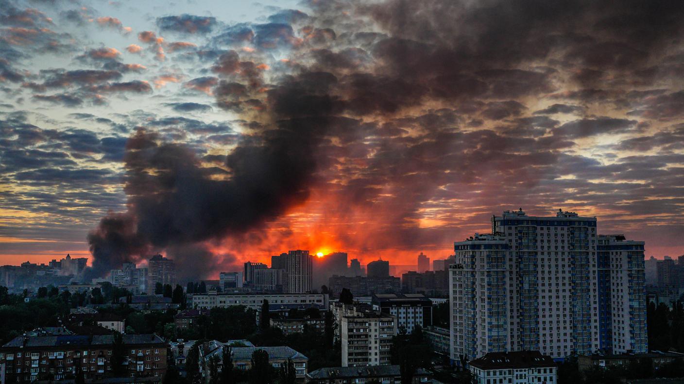 Fiamme e fumo a Kiev