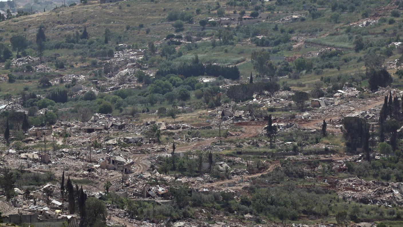 Case distrutte nel villaggio libanese di Meiss el Jabal