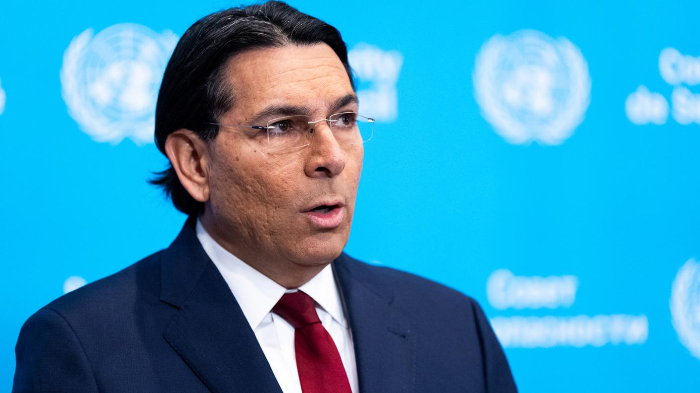 L'ambasciatore israeliano all'ONU Danny Danon ha criticato duramente l'inserimento del suo Paese nella lista nera per crimini di guerra