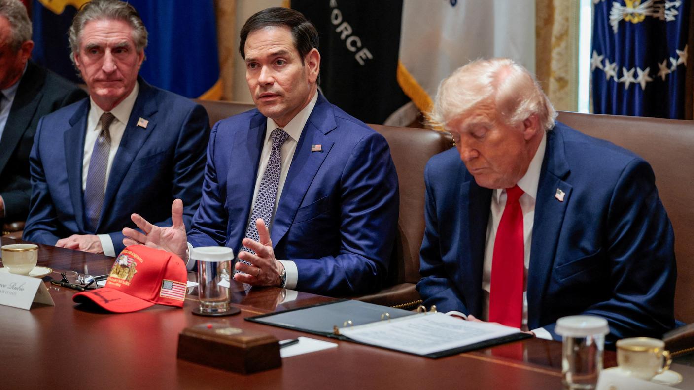 Il presidente USA Trump nella "Situation room"