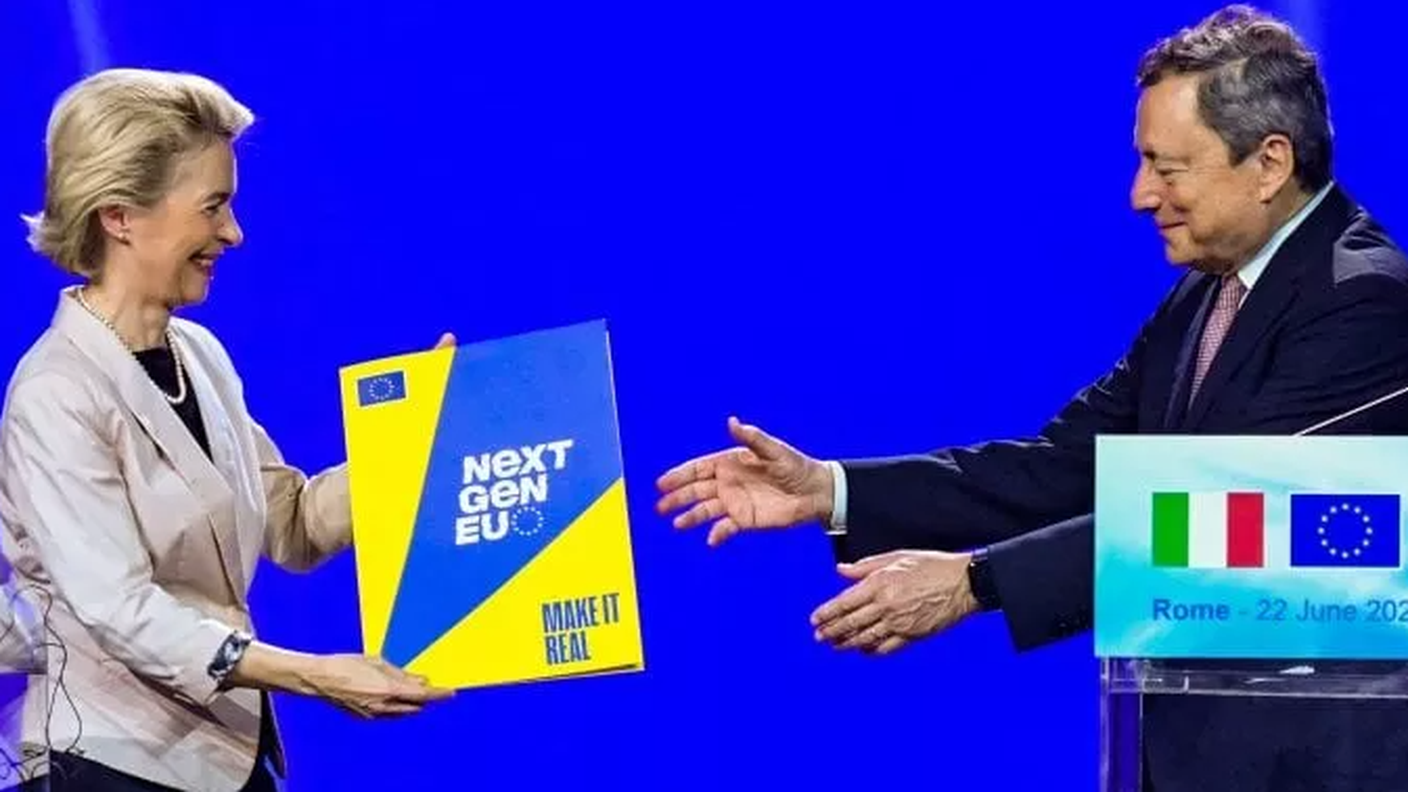 La presidente della Commissione europea, Ursula von der Leyen e il premier italiano Mario Draghi