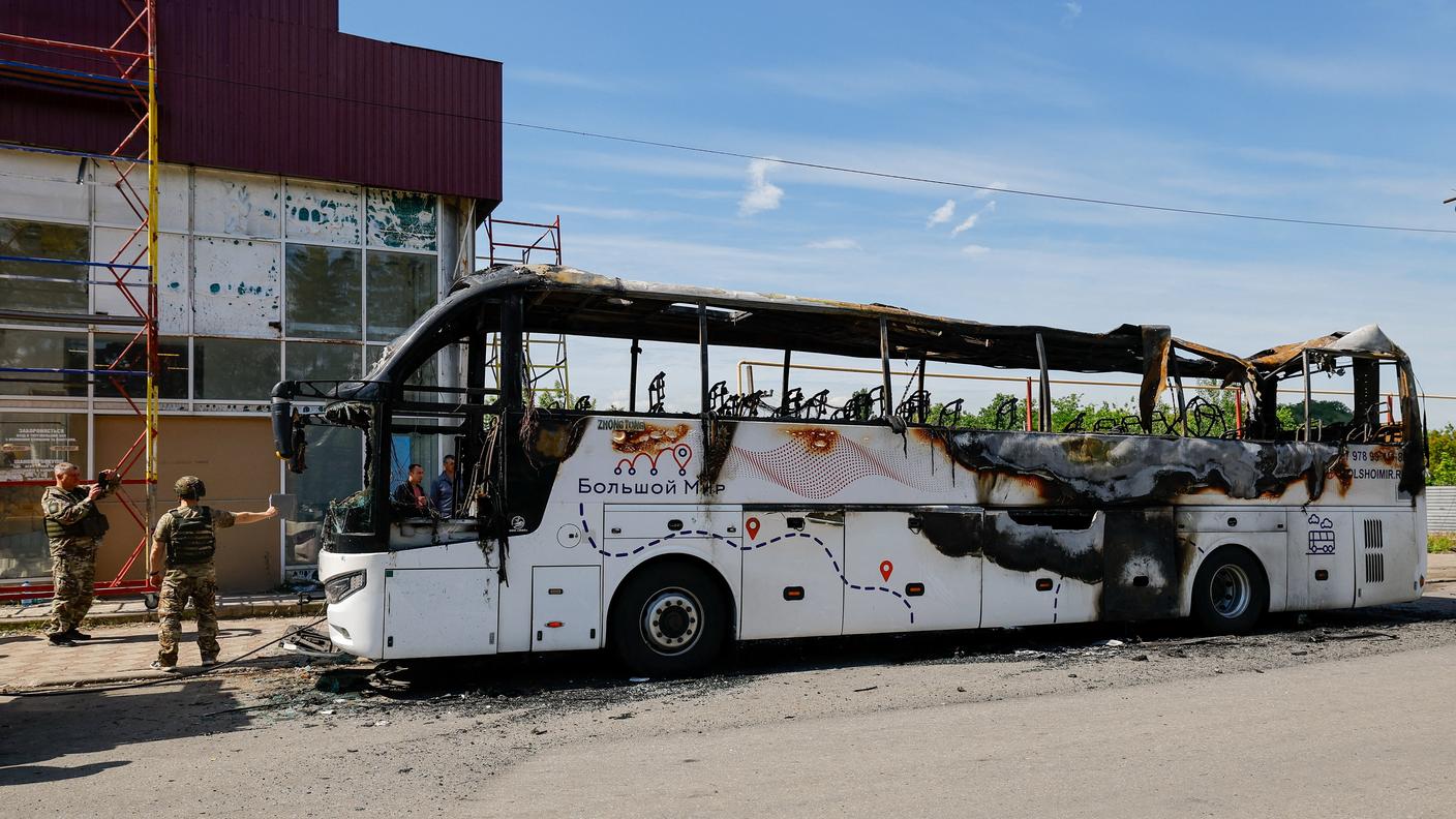 Il bus attaccato nella regione di Donetsk