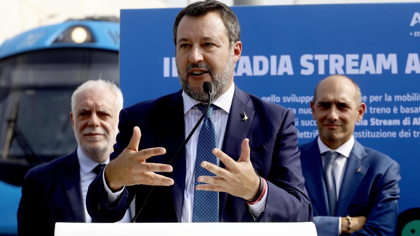 Il ministro delle infrastrutture e dei trasporti Matteo Salvini in una foto d'archivio