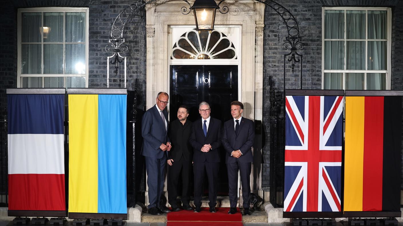 Da sinistra: Friedrich Merz, Volodymyr Zelensky, Keir Starmer ed Emmanuel Macron