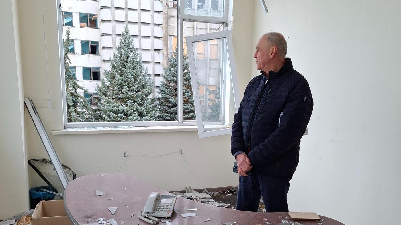 Vladylen Vavilov, nel suo ex ufficio, colpito dai bombardamenti
