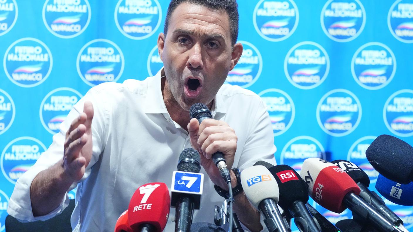 Il generale parla durante la conferenza stampa di domenica a conclusione del congresso fondativo del suo partito