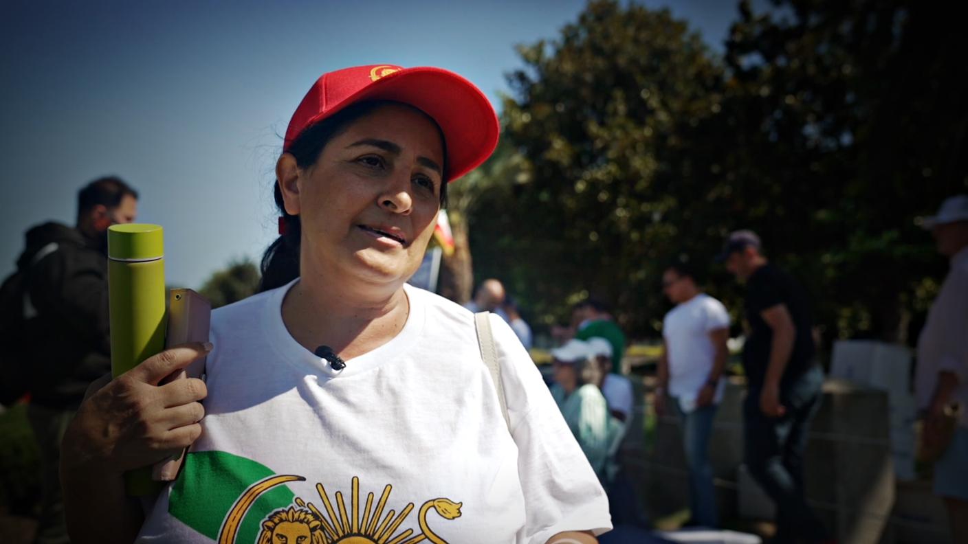 Assal Pahlevan, attivista a capo della protesta anti-Regime iraniano a Los Angeles