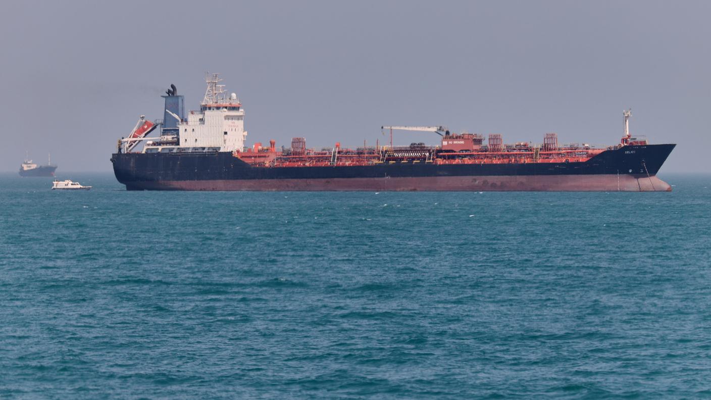 Una petroliera ancorata al largo di Bandar Abbas in Iran