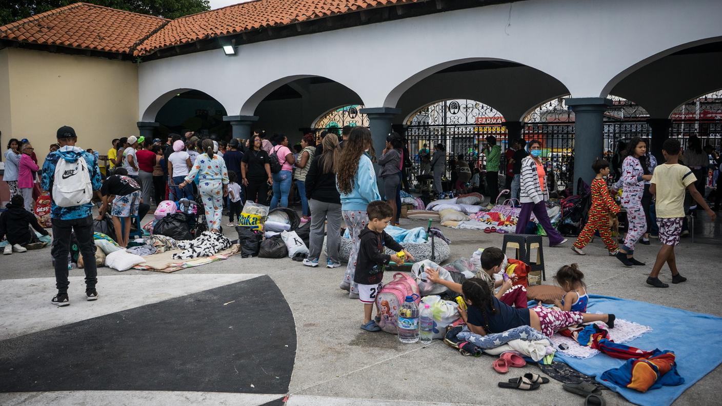 Un centro di raccolta per sfollati