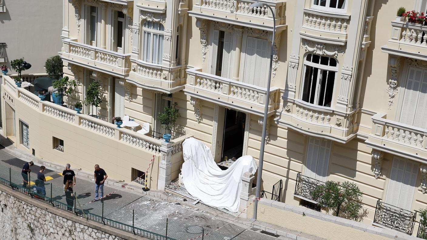 I segni dell'esplosione sull'edificio monegasco