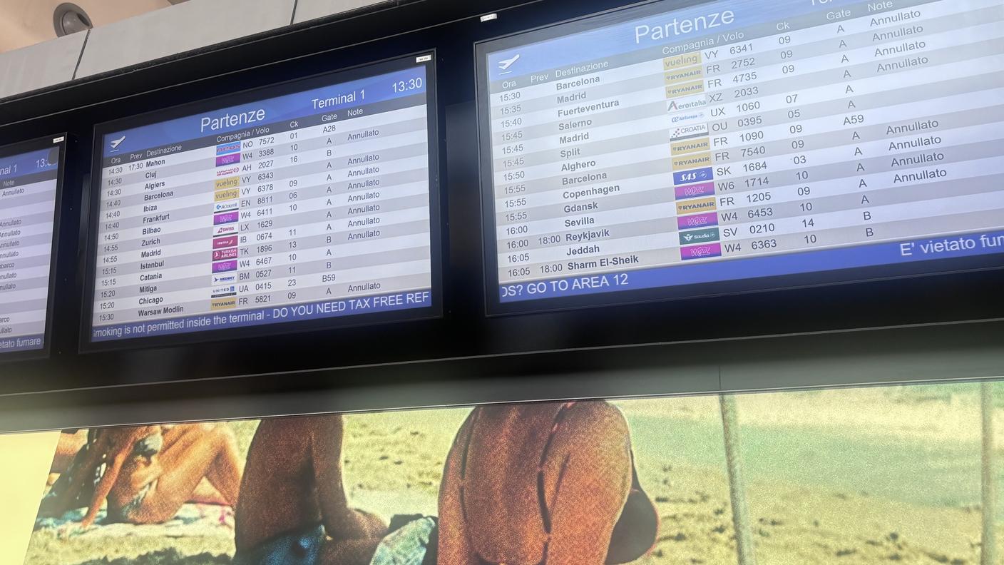 Al Terminal 1 alcuni voli in questi voli non sono stati annullati. Al 2 praticamente tutti