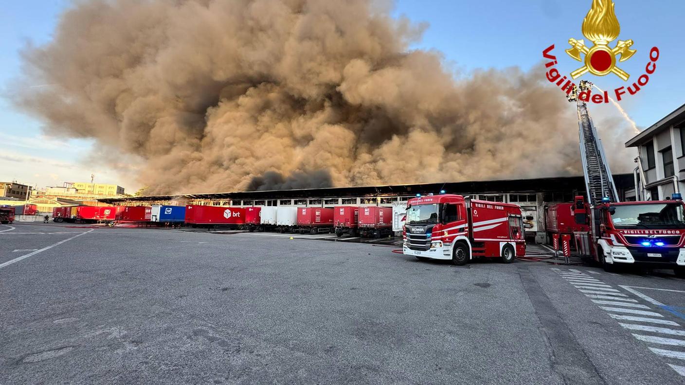 Intervento a Milano dei vigili del fuoco 