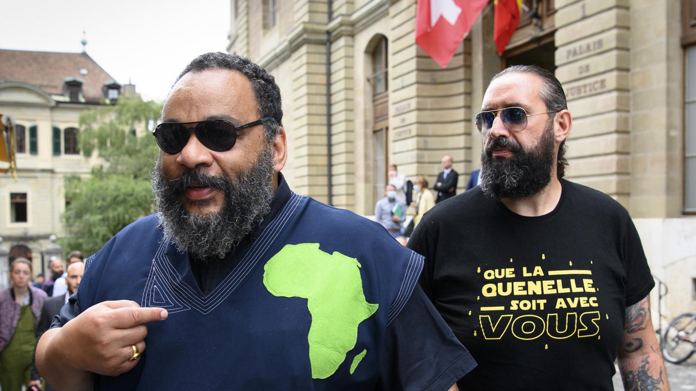 Il 55enne Dieudonné  già condannato a più riprese in patria per propositi antisemiti lunedì era a Ginevra per il dibattimento