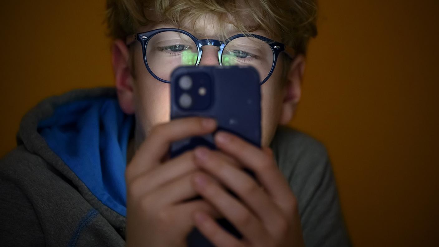 La tutela dei minori passa anche dai social