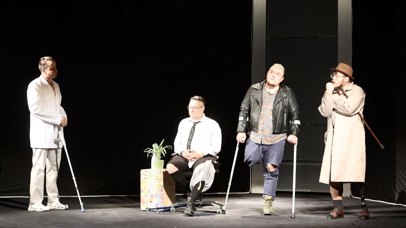 Sul palco ferite visibili e traumi invisibili