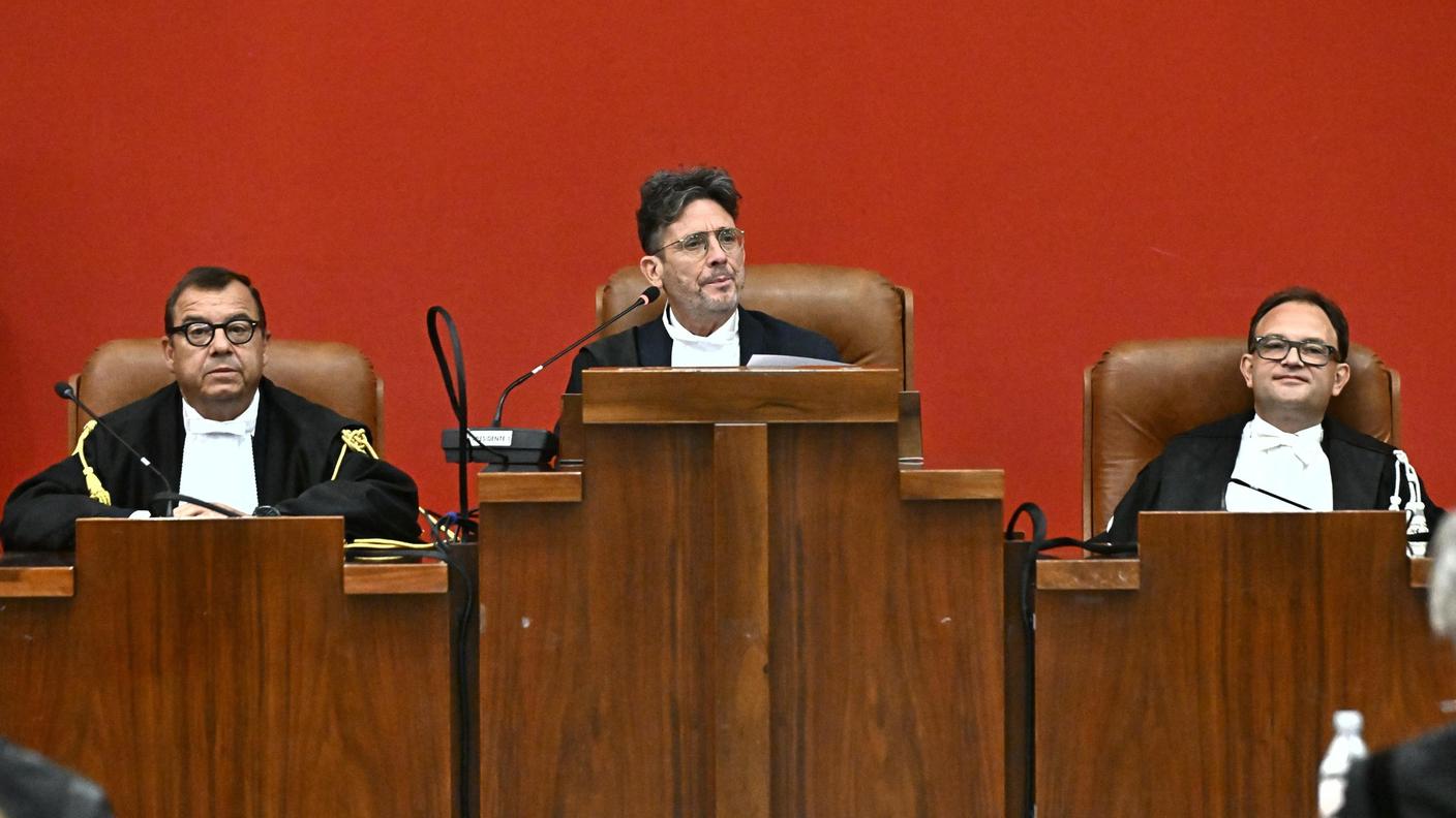 La corte presieduta da Paolo Lepri (al centro) e dai giudici a latere Ferdinando Baldini (sin.) e Fulvio Polidori