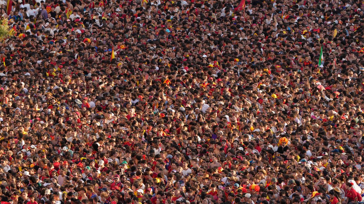 Centinaia di migliaia di persone, stasera nelle strade di Madrid, per festeggiare le "furie rosse"