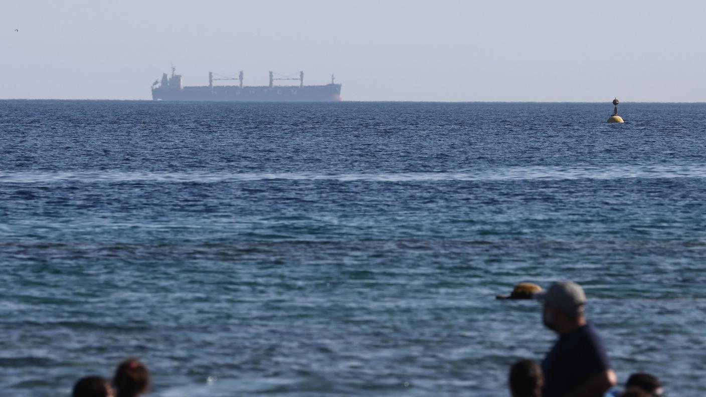 Una petroliera naviga nel Mar Rosso, non lontano dallo Stretto di Bab-al-Mandab