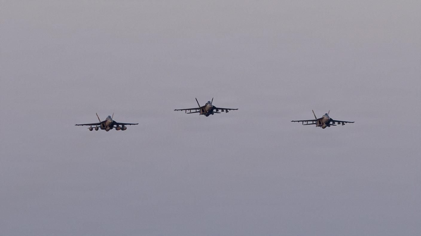 Tre velivoli F/A-18 americani in missione