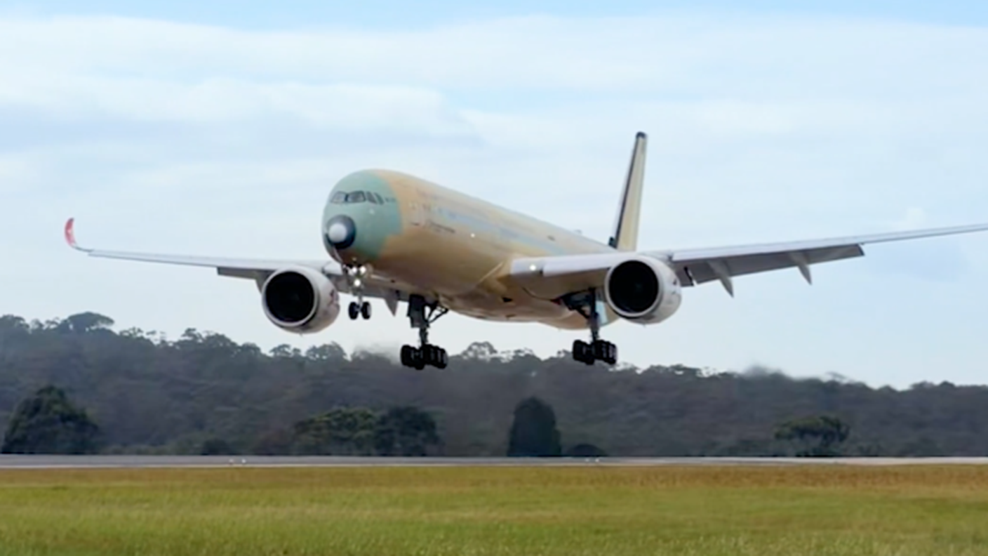 L'atterraggio dell'A350-1000ULR a Melbourne