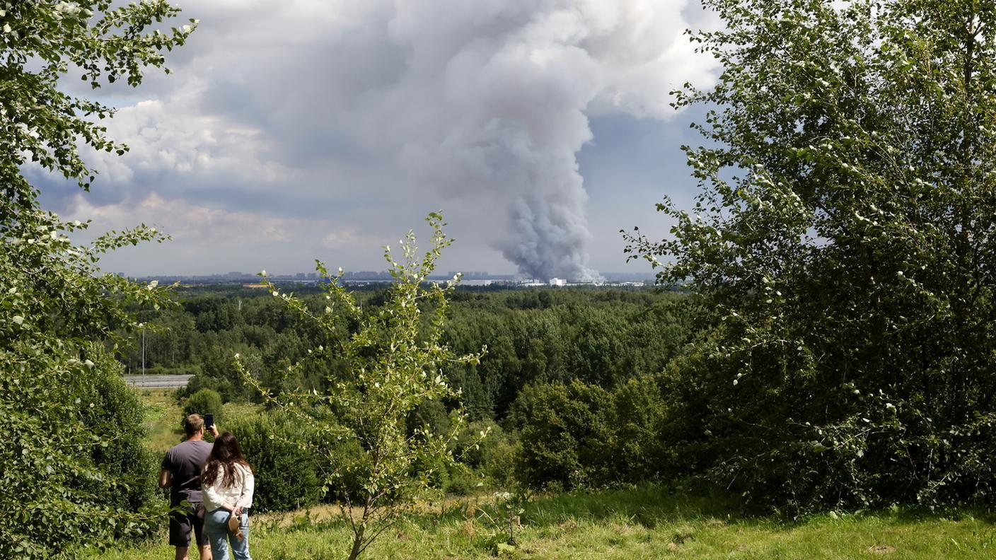 L'incendio nei magazzini di Wildberries a Shushary presso San Pietroburgo