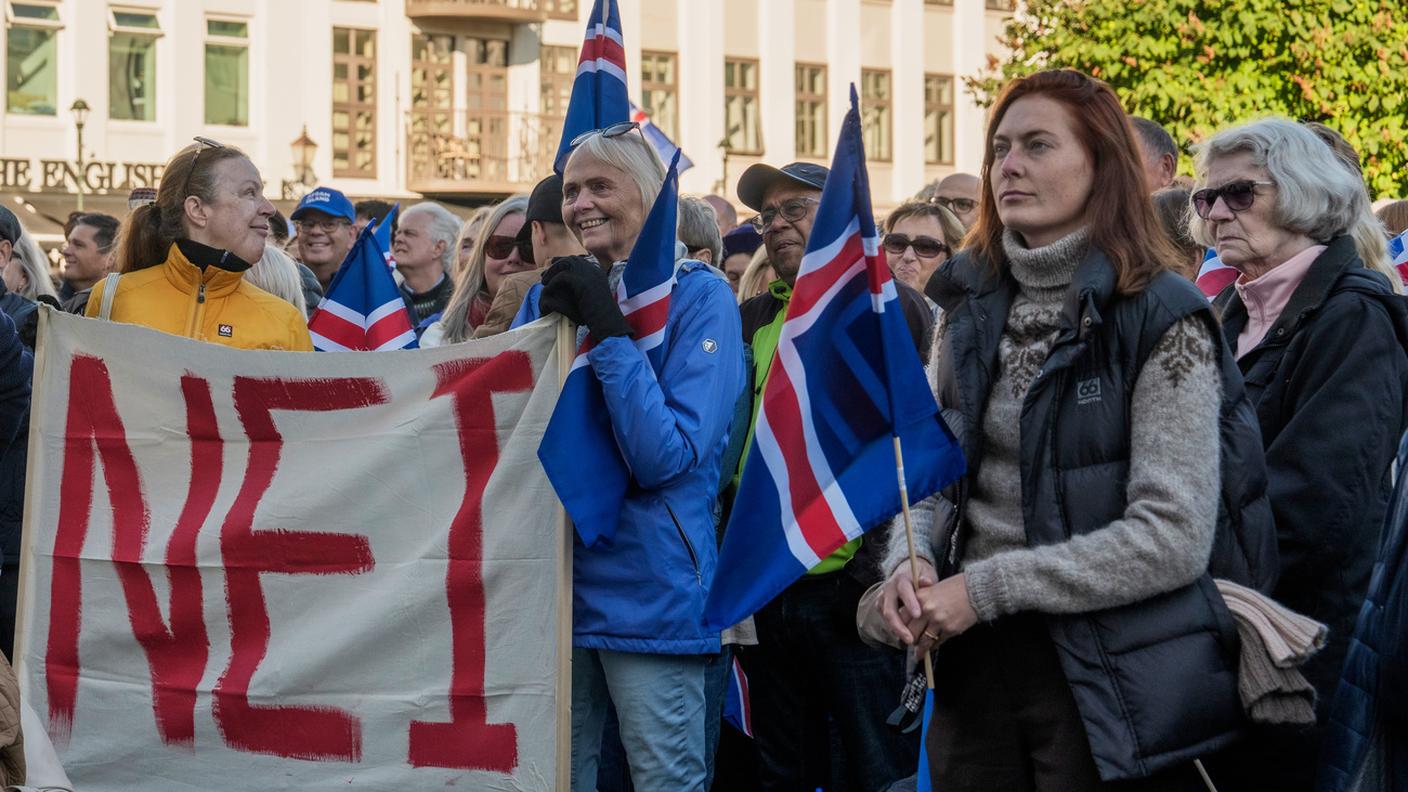 Sostenitori del "no" qui ripresi a Reykjavik in un meeting di pochi giorni fa in vista del referendum