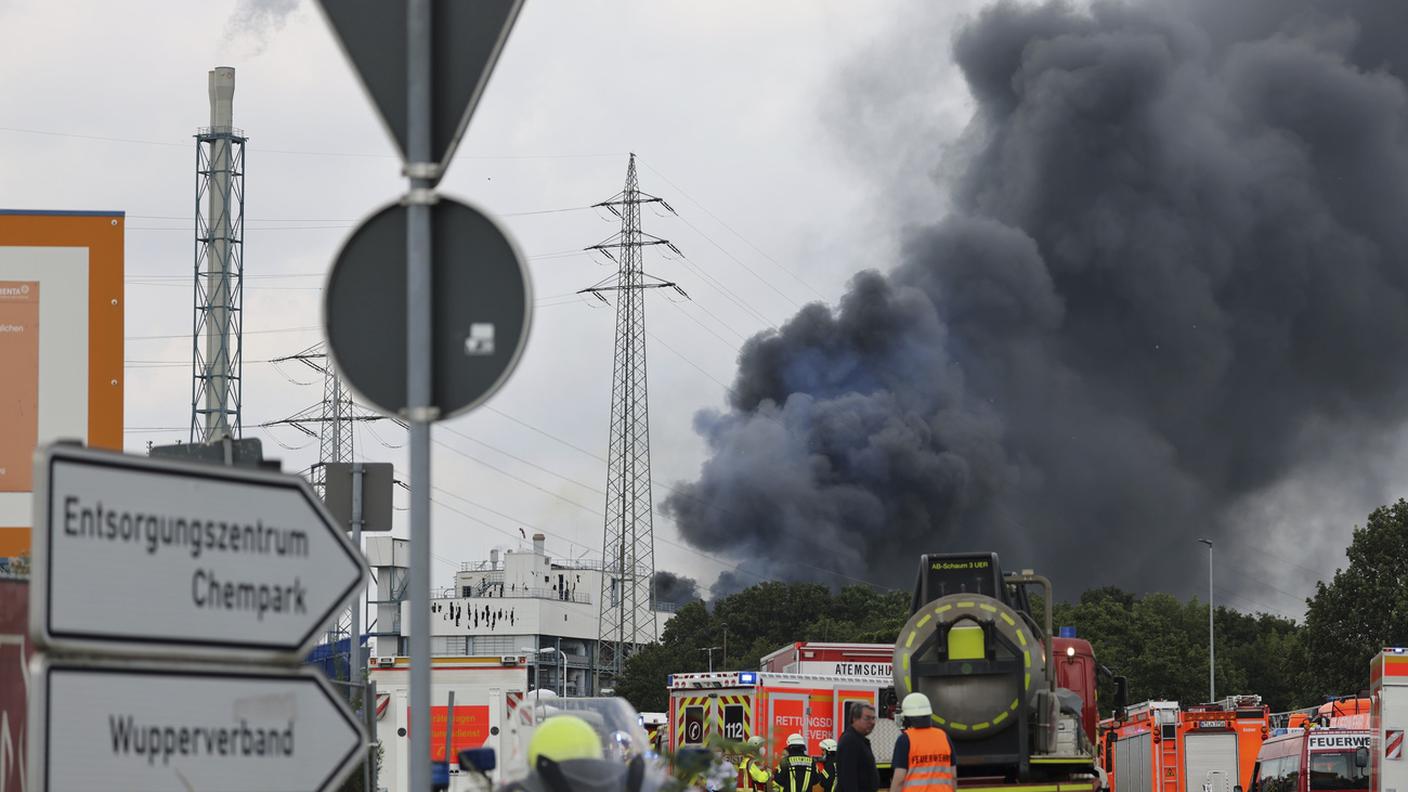Preoccupa la nube tossica sviluppata dall'incendio