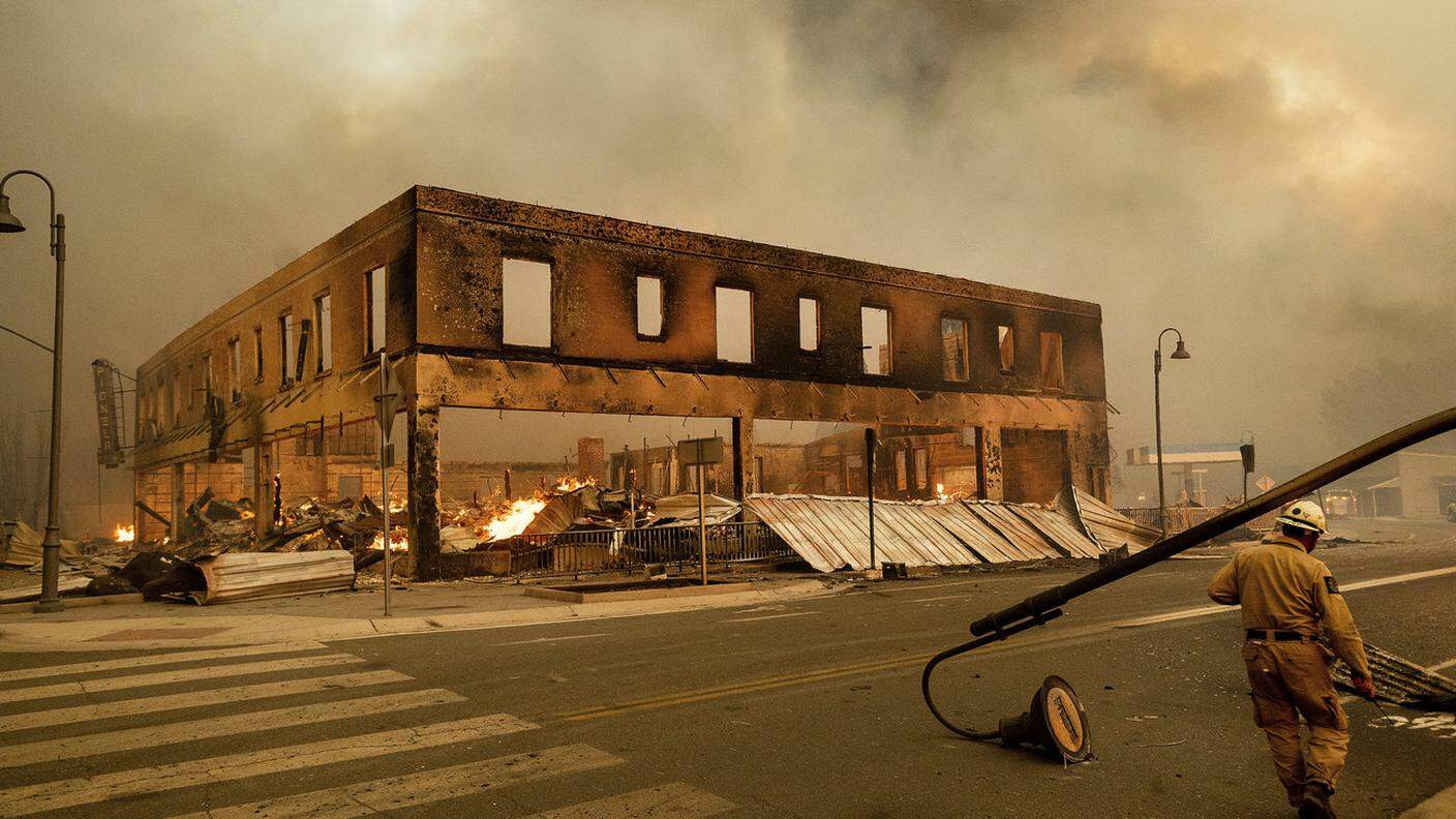 California, la cittadina di Greenville devastata dal Dixie Fire