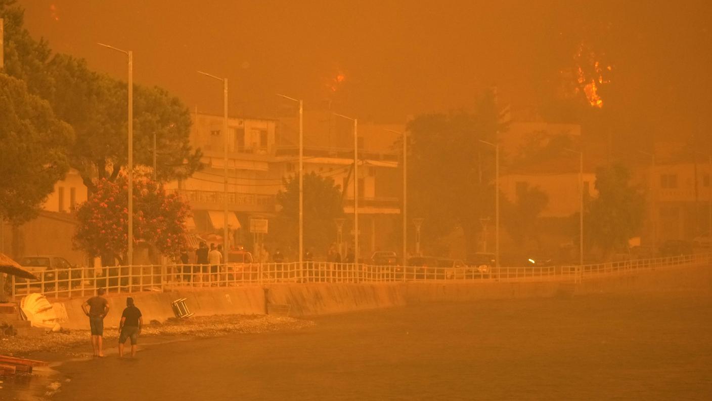 Scene apocalittiche sull'isola di Evia