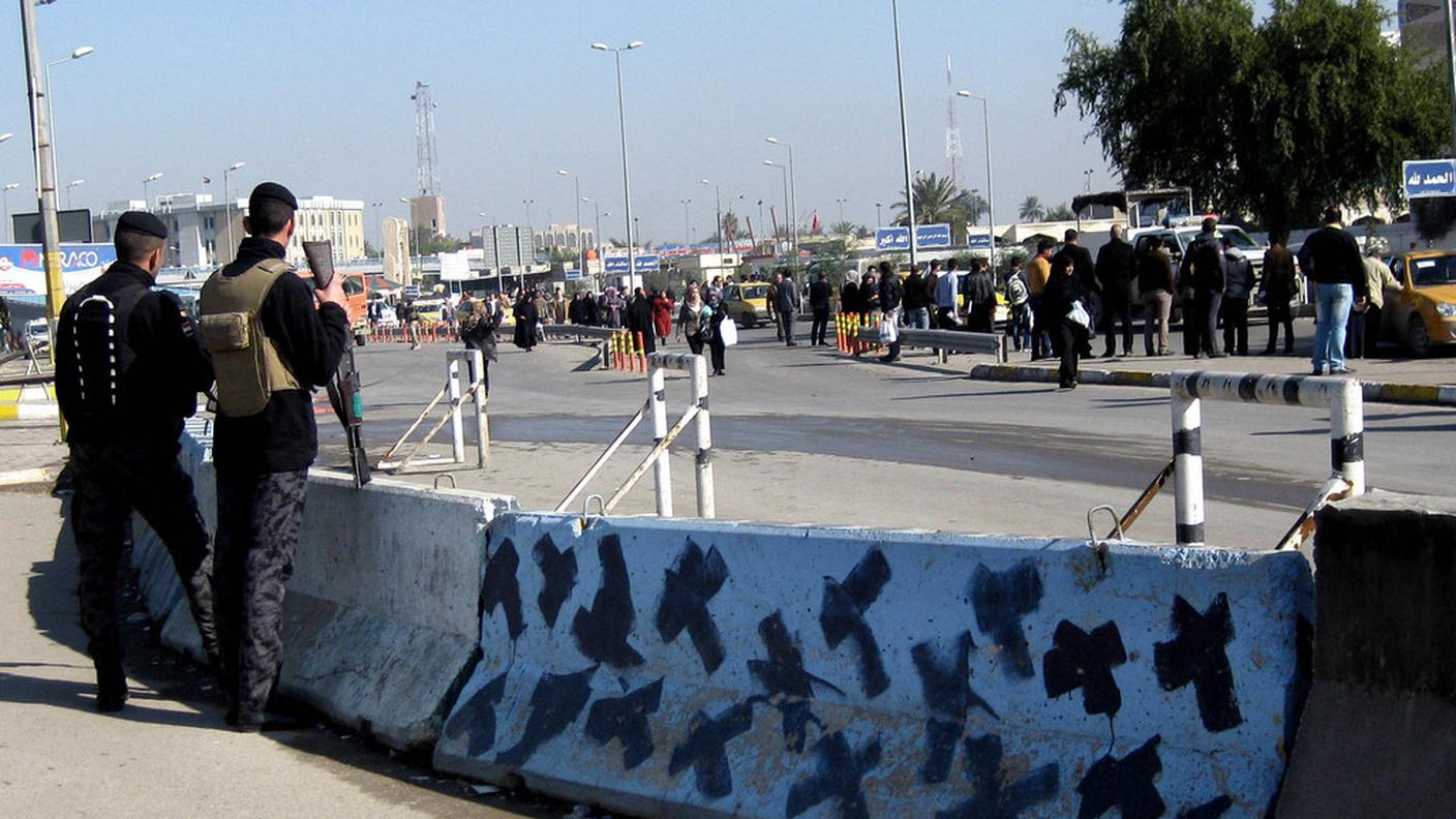 attentati a Baghdad polizia controllo ky 140112.JPG