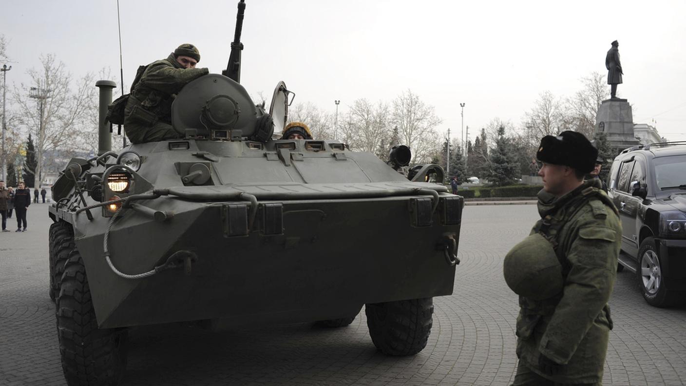 Soldati russi nelle strade di Sebastopoli