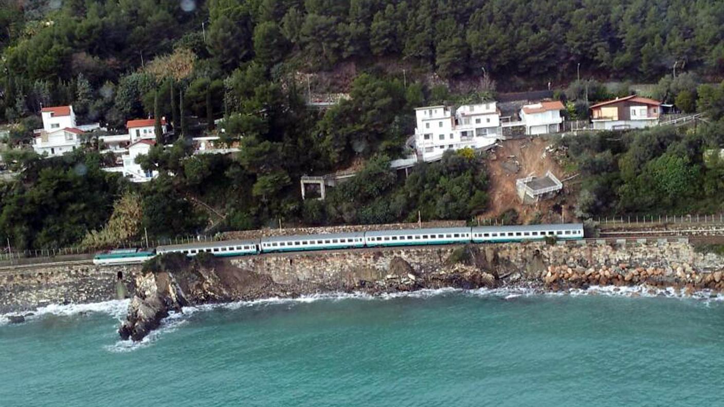 treno deragliato andora ansa 1.jpg