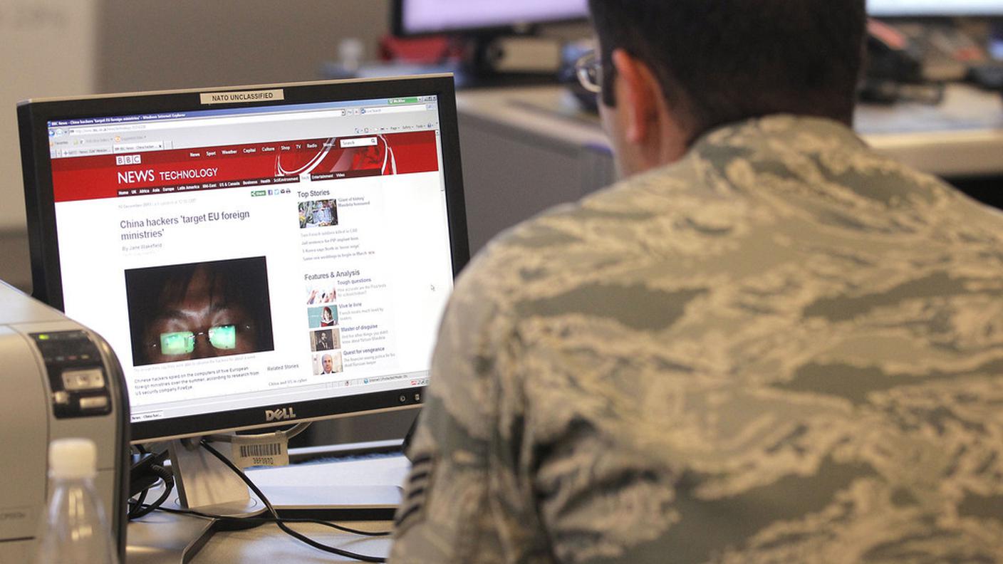 computer NATO Belgio difesa guerra cyber  12.2013 ky.JPG